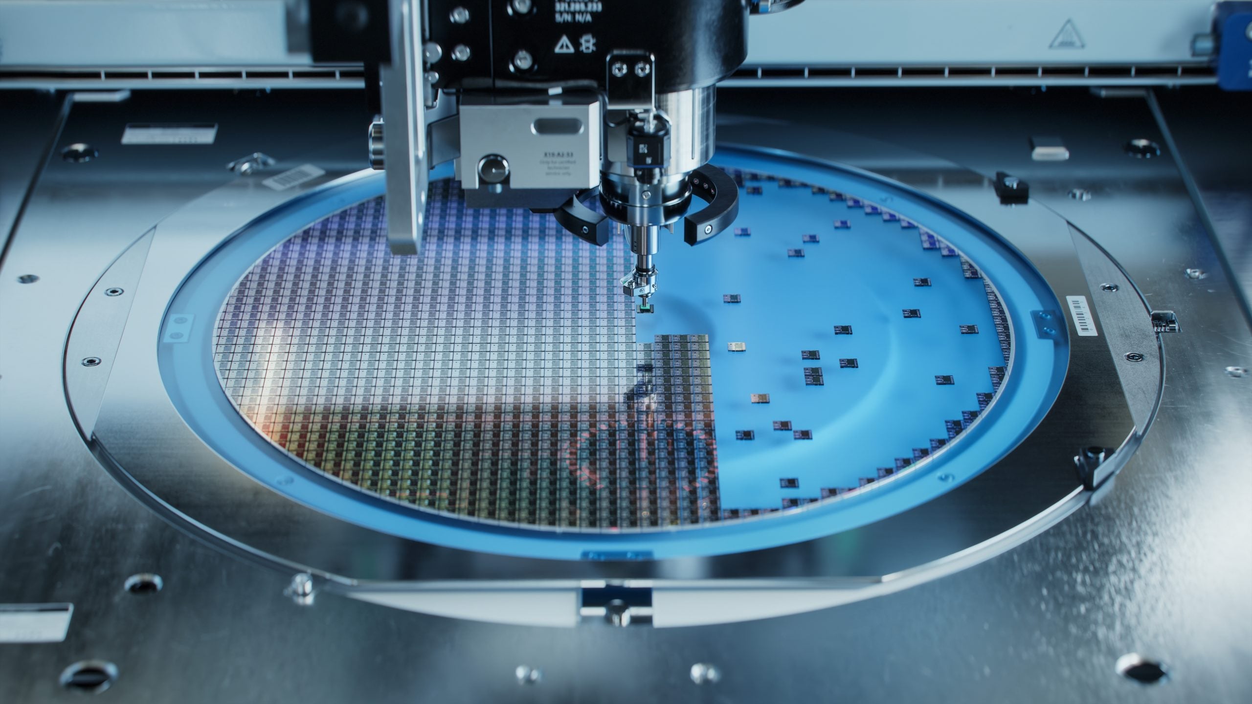 เปรียบเทียบแนวทาง GPU-based กับ etched silicon ของ Taalas