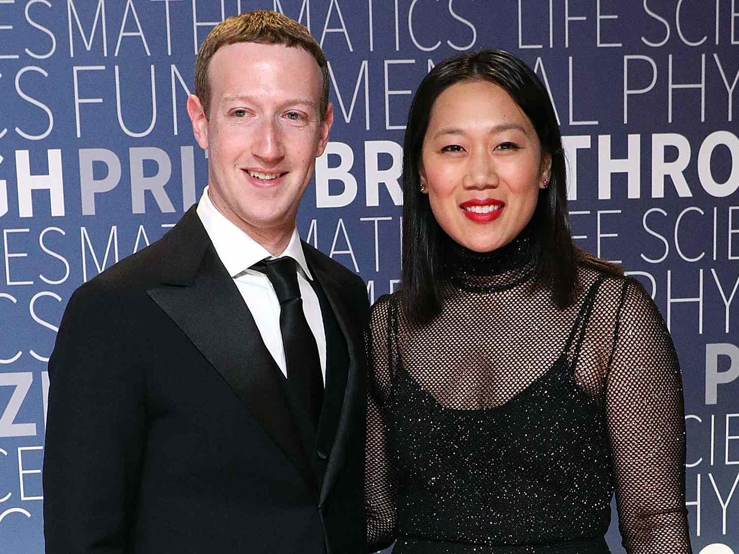 Mark Zuckerberg และ Priscilla Chan ภรรยา ในงาน Breakthrough Prize