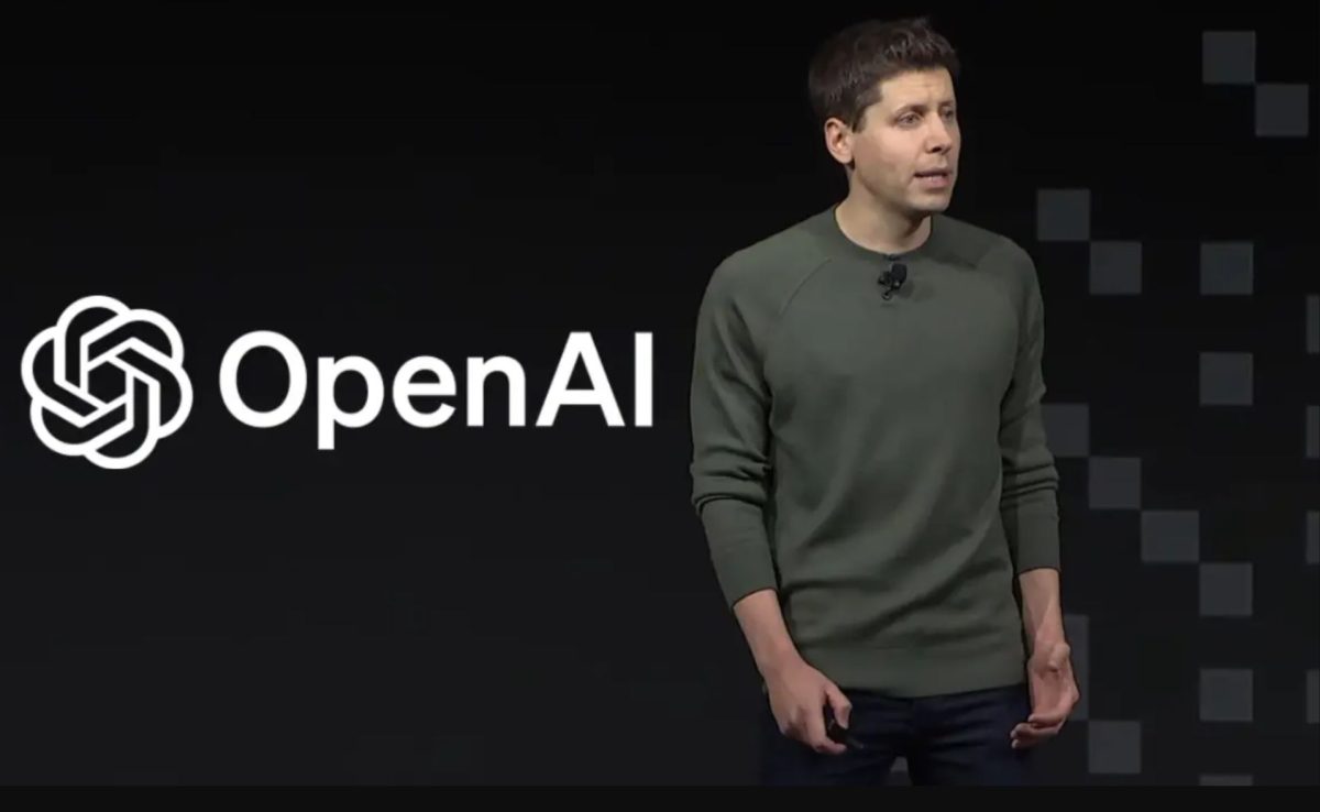 โลโก้และชื่อ OpenAI ข้างภาพ Sam Altman บนเวทีพื้นหลังสีเข้ม