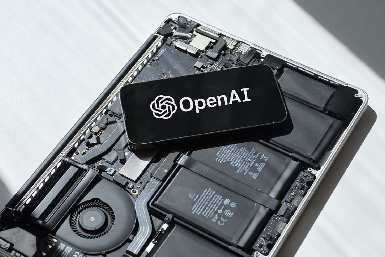 ภาพประกอบการเปิดตัวชิป Jalapeño ของ OpenAI ร่วมกับ Broadcom